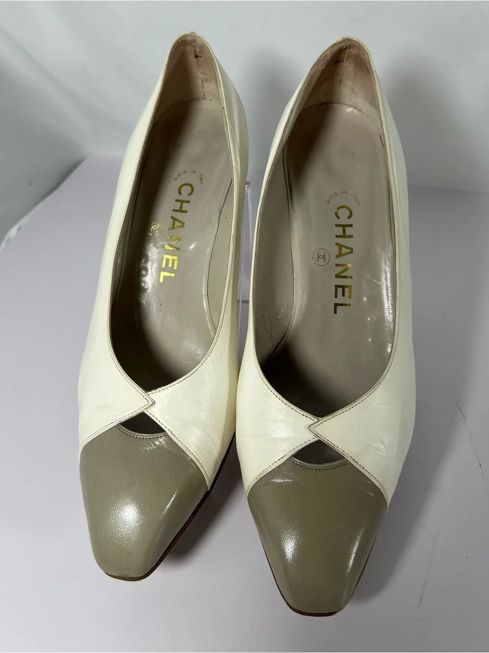 7248: Chanel Vintage Two Tone Leather Pumps Ivory Taupe 35.5